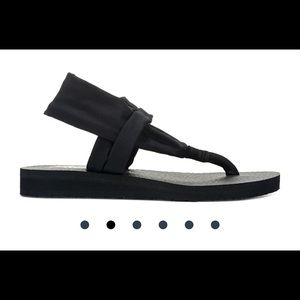 Sketchers yoga foam sandals